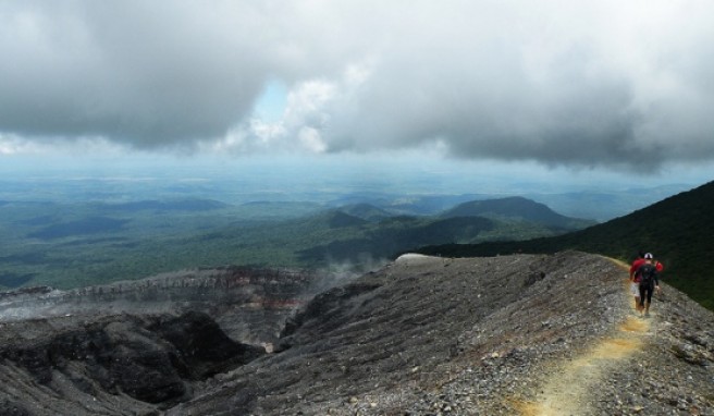 Reisen für Naturfreaks: Wandern am Kraterrand des Rincon de la Vieja.