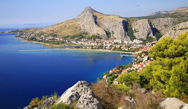 Spektakuläre Küstenlandschaft bei Omis, Dalmatien, Kroatien