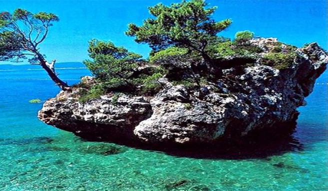 Spektakuläre Badebuchten und Strände an der Küste von Dalmatien, Kroatien