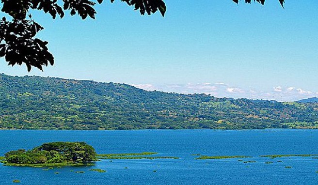 Grünes Land El Salvador in Mittelamerika mit vielen Seen