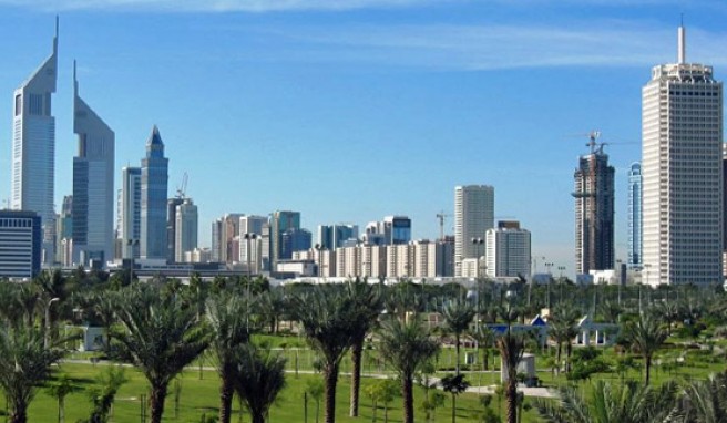 Blühende Wüsten und atemberaubende Skylines in den Vereinigten Arabischen Emiraten