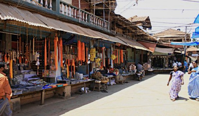 Straßenleben in Gokarna im indischen Goa