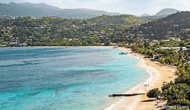 Südlich der Inselhauptstadt St. George's erstreckt sich der kilometerlange Strand Grande Anse