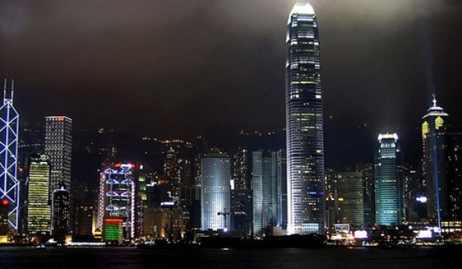 Hongkong by night mit beeindruckender Skyline
