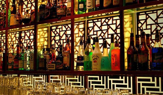 Nachtleben in Hongkong in der Art Deco Bar, China