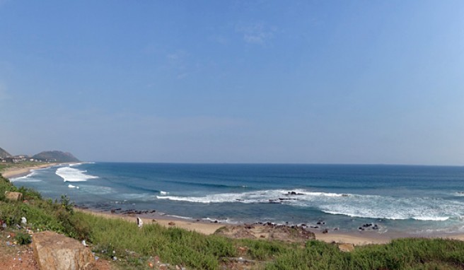 Der Strand von Visakhapatnam an der Ostküste von Indien