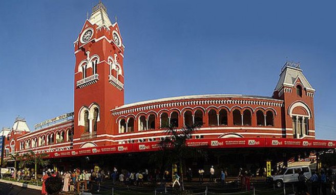 Auf der letzten Etappe n Chennai / Madras am Bahnhof angekommen, Indien