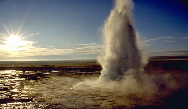 Geysir Strokkur auf Island, der Insel aus Wasser, Eis und Feuer