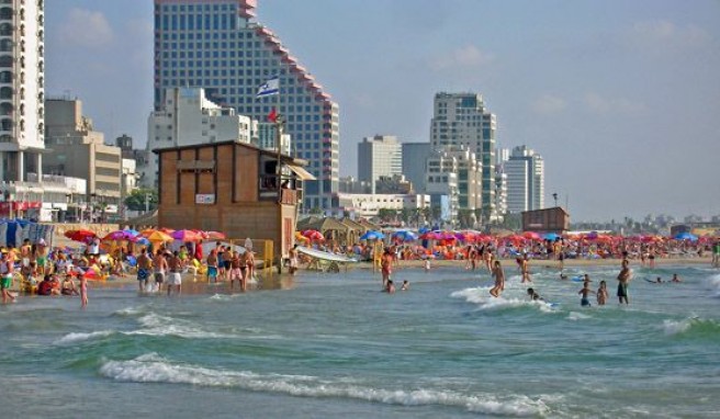 Badestrände der quirligen Metropole Tel Aviv, Iraels moderner Seite
