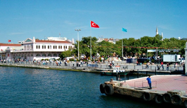 Schnell mal hinüber nach Asien in Istanbuls Stdtteil Kadiköy, Türkei