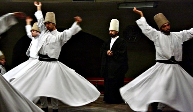 Sufis, tanzende Derwische des Mevlana-Ordens, Istanbul, Türkei