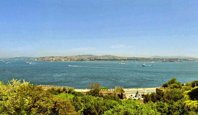 Blick vom Topkapi über den Bosporus, Istanbul, Türkei