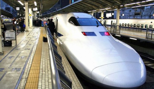 Mit dem Hochgeschwindigkeitszug Shinkansen Japan per Bahn erkunden