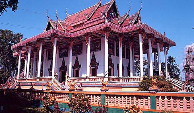 Auf der Reise durch Kambodscha trifft man überall auf beeindruckende Tempel und Tempelruinen wie in Wat Ek bei Battambang