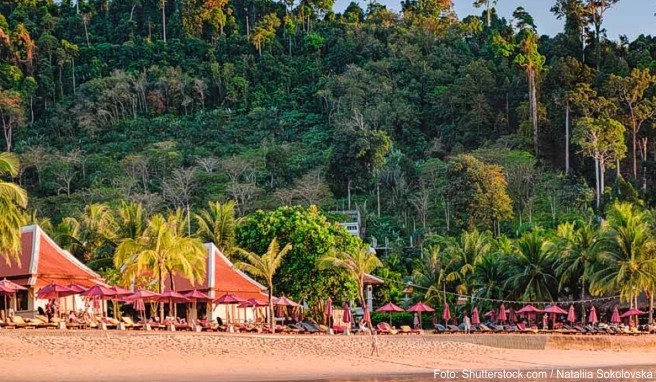 Der zentral gelegene Nang Thong Beach eignet sich bestens zum Baden