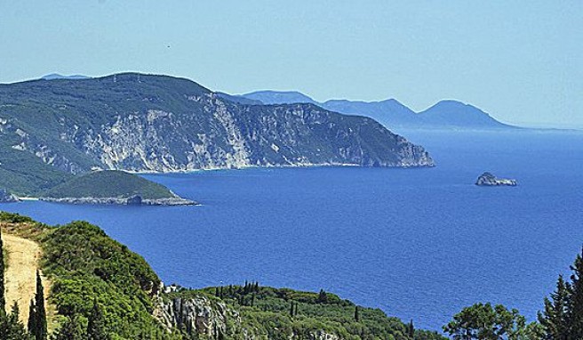 Paleokastritsa, einer der schönsten und vielfältigsten Küstenabschnitte auf Korfu, Griechenland