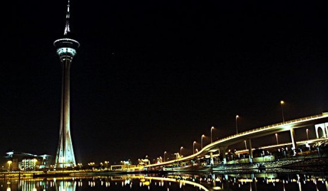 Atemberaubender Macau Tower by night, china