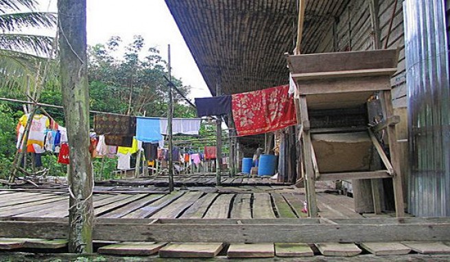 Leben im Iban-Langhaus in Malaysia