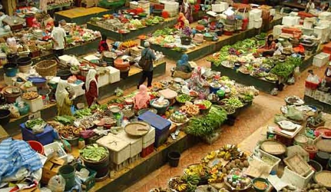 Buntes Markttreiben in Kota Bharu im äußersten Osten Malaysias