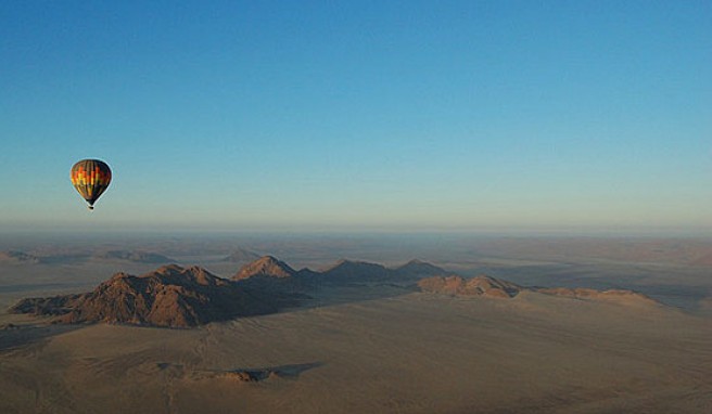 Ballonflug über die Dünen von Sossuvlei und den Etosha Park, Namibia