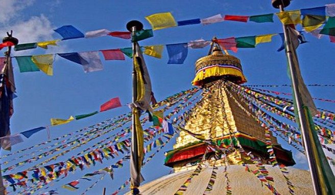 Nepal, zwischen Achttausendern, Tempeln und Gebetsfahnen##Foto: Wikimedia Commons, Jean-Marie Hullot Nepal, zwischen Achttausendern, Tempeln und Gebetsfahnen