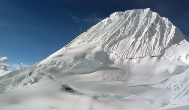 Südwestwand des Alpamavo in den Anden, Peru