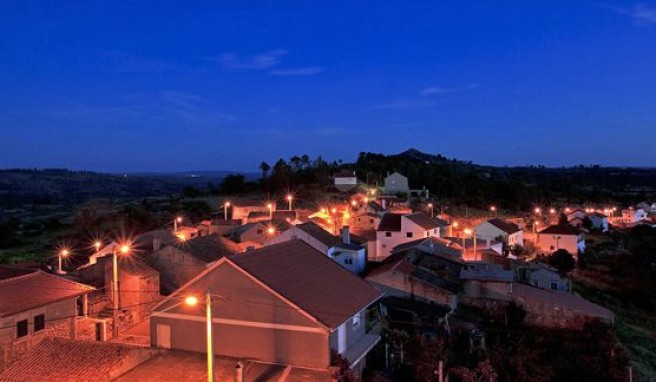 Guarda, Portugals höchstgelegene Stadt bei Nacht