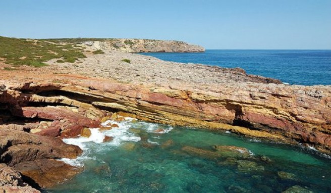 Die Algarve, schroffe Felsküsten und weite Sandstrände, Portugal