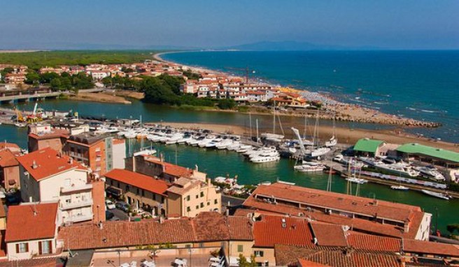 Entspannte Strandtage in Castiglione della Pescaia in der Toskana, Italien