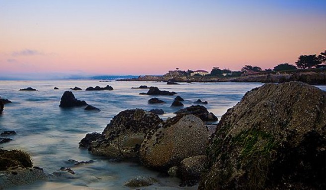 Sonnenuntergang am 17-Mile-Drive in Monterey, Kalifornien, USA