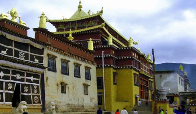 Das Kloster Ganden Sumtseling Gompa in Zhonddian, China