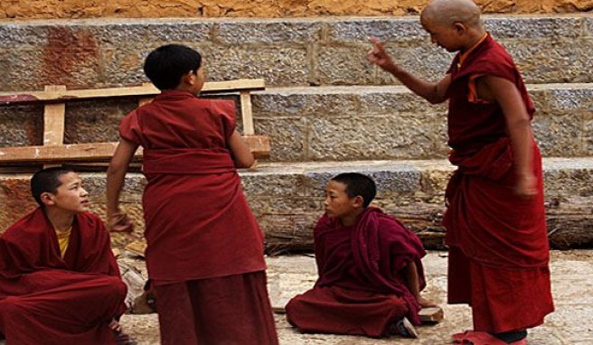 Junge Mönche in Yunnan, China, wo der Buddhismus noch Zukunft hat