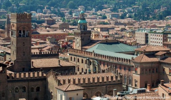 Kulinarische Spezialitäten  Einheimische in Bologna beim Pastakurs treffen