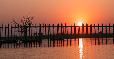 Sonnenuntergang hinter der U-Beinbrücke