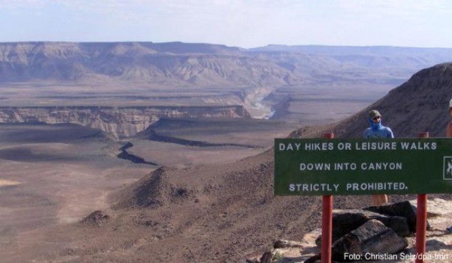 Trockene Schönheit: der Fish River Canyon bei Hobas. Unten fließt der »Fischfluss«.