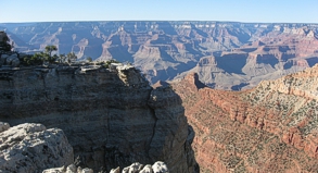 Wer einen besonderen Licht- und Schatteneffekt auf seinen Fotos haben möchte, sollte diese am Grand Canyon während der Abenddämmerung machen