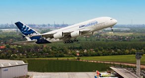Dreieinhalb Jahre ist es bald her, dass die A 380 ihren Erstflug mit Passagieren unternahm.##Foto: Airbus