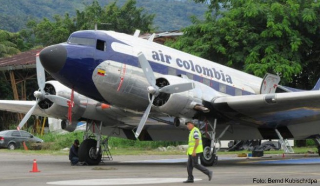 Am Flughafen Vanguardia in Villavicencio (Kolumbien) kann man noch mit einer Douglas DC-3 (Baujahr 1942) der Fluggesellschaft Air Columbia abheben