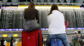 Nicht immer bekommen Reisende Geld zurück, wenn sich ein Flug verspätet. Es kommt auf die Art des Fluges und die Verspätung an