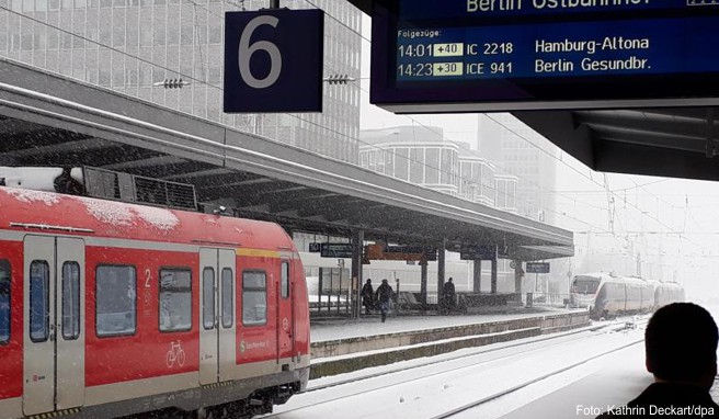 Schnee sorgte in einigen Regionen Deutschlands für Zugverspätungen und Zugausfälle. Betroffenen Bahnkunden steht eine Entschädigung zu