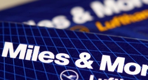 Miles-&-More-Kreditkarte: Sollte es künftig Änderungen im Bonusmeilensystem geben, wird Lufthansa das drei Monate im Voraus ankündigen.##Foto: Jens Büttner Miles-&-More-Kreditkarte: Sollte es künftig Änderungen im Bonusmeilensystem geben, wird Lufthansa das drei Monate im Voraus ankündigen.