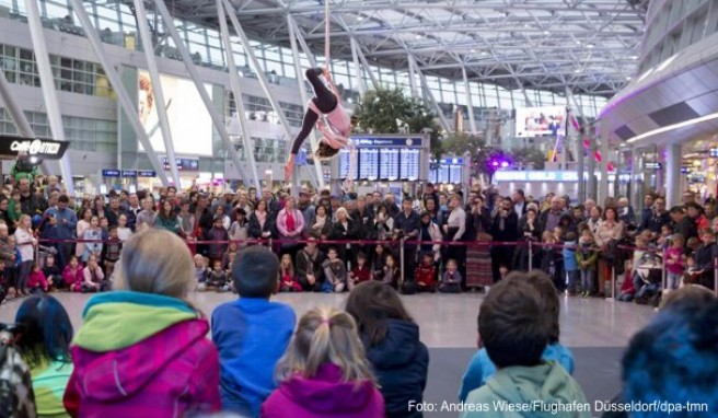 Am Flughafen Düsseldorf gibt es jede Menge Angebote abseits des Fliegens – zum Beispiel ein Zirkusfest 