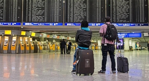 In Frankfurt am Main bleiben viele Passagiere am Boden. Der Streik stört den deutschen Flugverkehr massiv##Foto: Boris Roessler In Frankfurt am Main bleiben viele Passagiere am Boden. Der Streik stört den deutschen Flugverkehr massiv