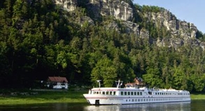 Begrenzte Kapazität: Flusskreuzfahrtschiffe - hier die «Viking Schumann» auf der Elbe - können bestimmte Abmessungen nicht überschreiten