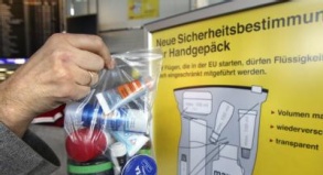 Ab Ende April 2011 gelten neue Bestimmungen für Flüssigkeiten im Handgepäck.##Foto: dpa Ab Ende April 2011 gelten neue Bestimmungen für Flüssigkeiten im Handgepäck.##Foto: dpa