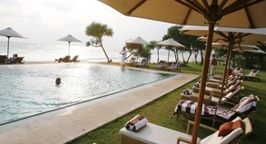 Der Kampf um die Liege Territorialverhalten am Pool