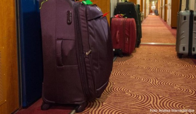 Koffer können Kreuzfahrt-Reisende separat versichern - zum Beispiel für den Fall, dass sie aus der Kabine gestohlen werden