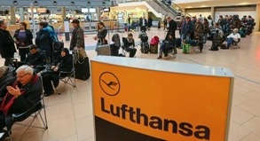 Viele Lufthansa-Maschinen bleiben am Boden. Da der Warnstreik angekündigt war, kam es auf den Flughäfen nicht zum großen Chaos.
