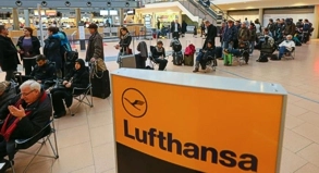 Viele Lufthansa-Maschinen bleiben am Boden. Da der Warnstreik angekündigt war, kam es auf den Flughäfen nicht zum großen Chaos.##Foto: Ulrich Perrey Viele Lufthansa-Maschinen bleiben am Boden. Da der Warnstreik angekündigt war, kam es auf den Flughäfen nicht zum großen Chaos.