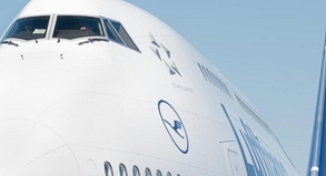 Am Dienstag werden bei der Lufthansa wieder einige Flugzeuge stillstehen: Die Piloten wollen auf der Langstrecke streiken. Kunden sollen größtenteils umgebucht werden